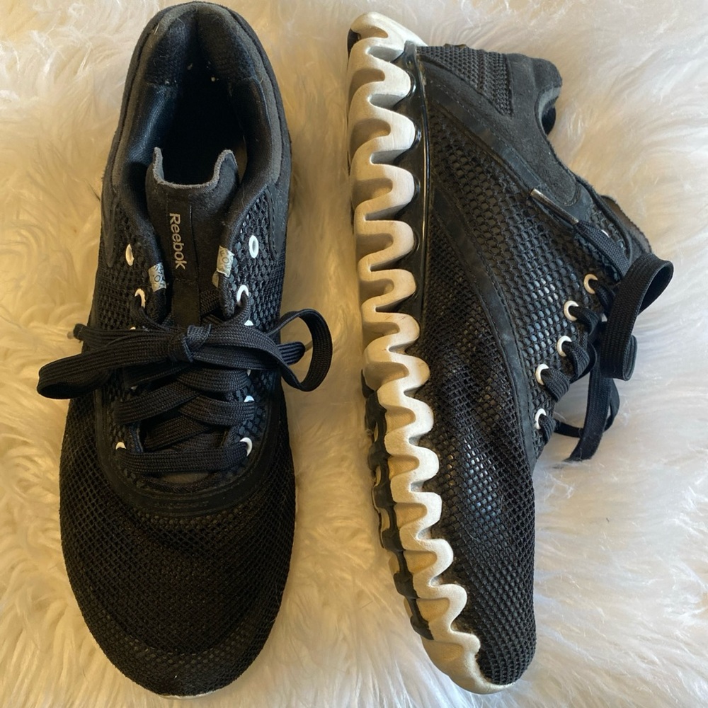 Reebok Men's Black and White Athletic Shoes. Size 8. ‘Zignano’